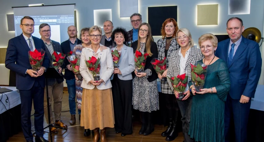 Prezes Ryszard Ulatowski podziękował członkom Rady LGD Pałuki - Wspólna Sprawa za działalność w minionej kadencji fot. Wojciech Zdunek