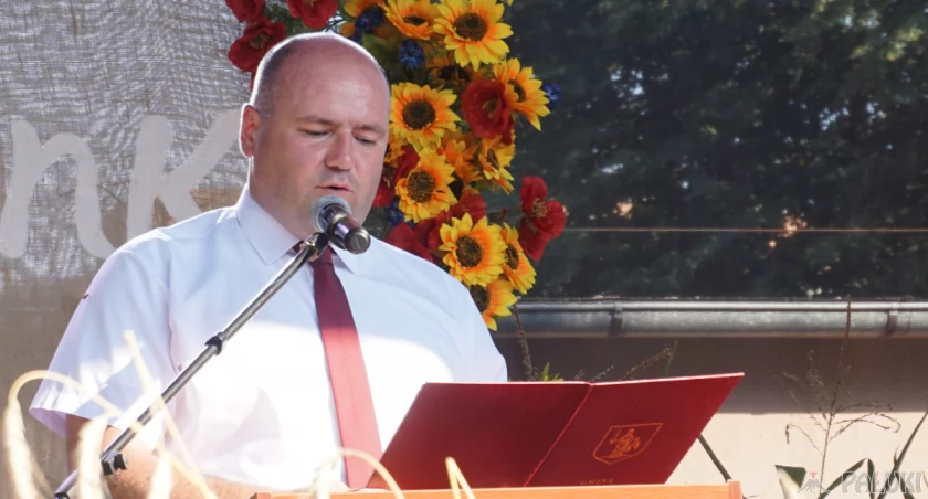 Burmistrz Leszek Grzeczka podczas dożynek gminnych w Sarbinowie Drugim fot. Justyna Kulpińska