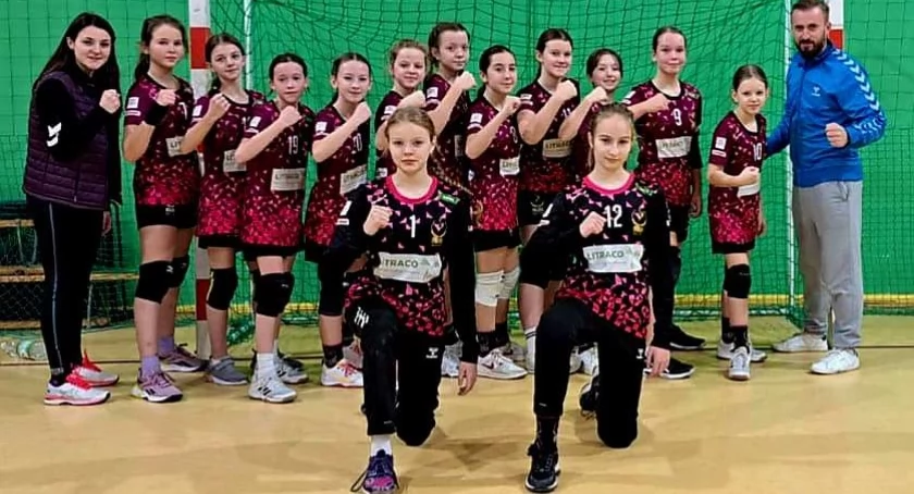 Zawodniczki Orlika po 2 wygranych meczach w niedzielnym turnieju w Kcyni fot. Ewa Hałas