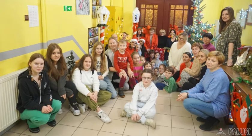 Na zdjęciu część społeczności szkolnej, która zorganizowała 