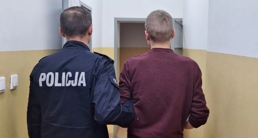 Mężczyzna został doprowadzony do policyjnej izby zatrzymań fot. KPP w Żninie