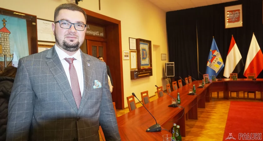 Sołtys Dariusz Samul powiedział, że wynajem świetlicy w Brzyskorzystewku wcale nie jest drogi. zaznacza, że za 780 zł osoba spoza sołectwa może wynająć świetlicę na 48 godzin, a w cenie są już wliczone opłaty za media fot. Karol Gapiński