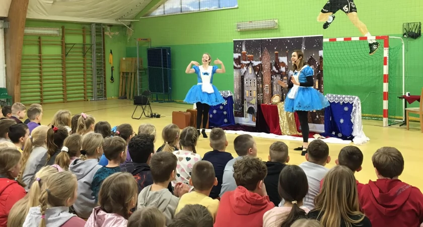Zimowy czas w wykonaniu aktorów Teatru Bajecznego, fot. Ewa Hałas