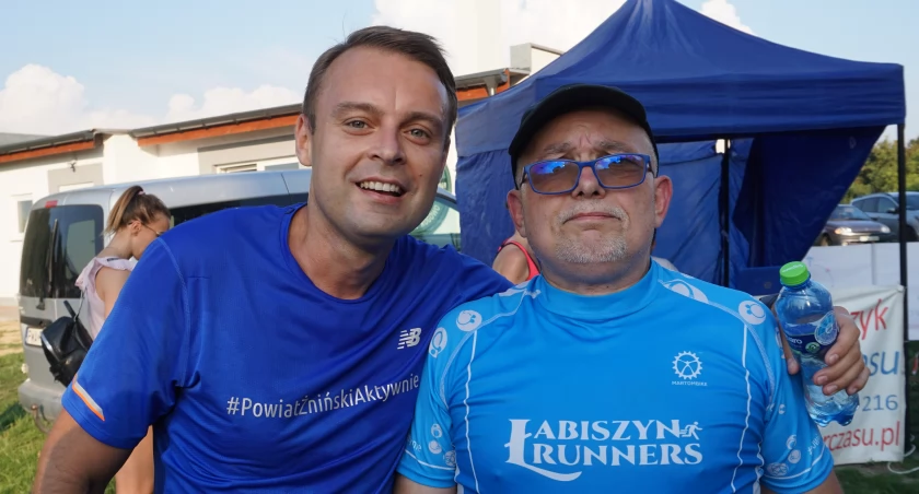 Ponownie wicestarosta żniński Andrzej Hłond oraz kierownik wydziału promocji i rozwoju lokalnego Starostwa Powiatowego w Żninie Łukasz Kwiatkowski po ukończonym I Biegu Rogowskim fot. Justyna Kulpińska fot. Justyna Kulpińska