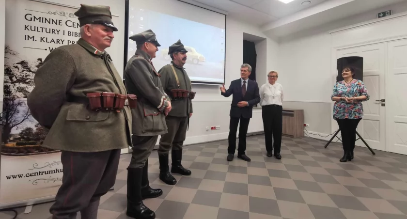 Twórcy filmy oraz członkowie Towarzystwa Historycznego w Kcyni podczas projekcji filmu w kcyńskim Centrum Kultury, fot Ewa Hałas 