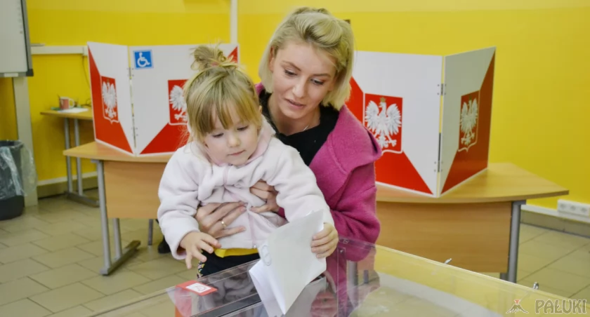 Na zdjęciu lokal wyborczy w barcińskiej Szkole Podstawowej nr 1 fot. Magdalena Kruszka, archiwum Tygodnika Pałuki