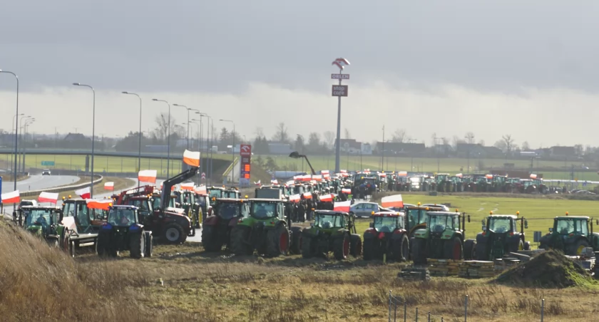 W Żninie protestowało ostatnio kilkuset rolników w 127 ciągnikach oraz ci, którzy przyjechali kilkudziesięcioma samochodami osobowymi fot. Karol Gapiński