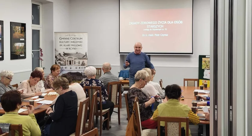 Zasady zdrowego życia dla osób starszych omówił gość UTW dr Piotr Czynsz fot. Ewa Hałas
