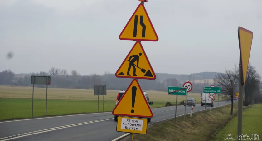 Utrudnienia w ruchu zaczynają się w Młodocinie Dolnym, zaraz za skrzyżowaniem z drogą Kierzkowo - Obielewo fot. Karol Gapiński