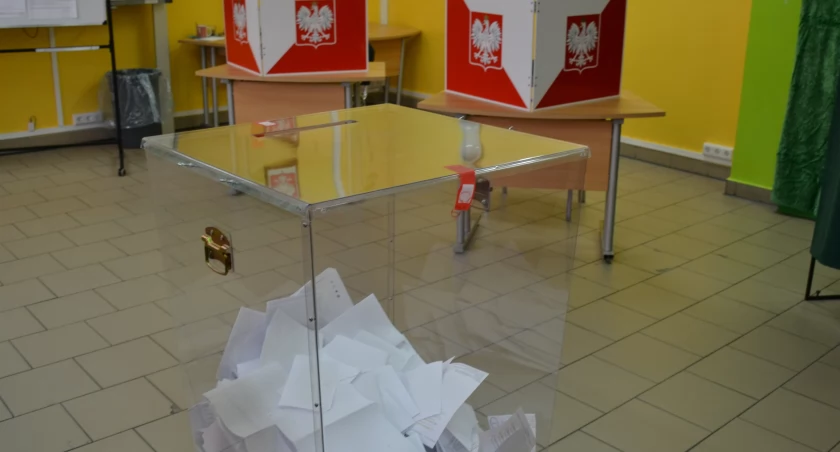 Na zdjęciu lokal wyborczy w barcińskiej Szkole Podstawowej nr 1 fot. Magdalena Kruszka, archiwum Tygodnika Pałuki