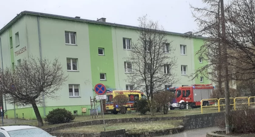 Strażacy i kartetka w czasie interwencji, fot. Stanisław Tyrakowski