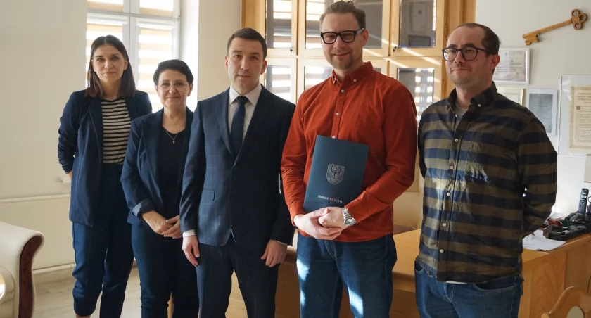 Umowa na realizację boisk wielofunkcyjnych podpisana, foto: Ewa Hałas