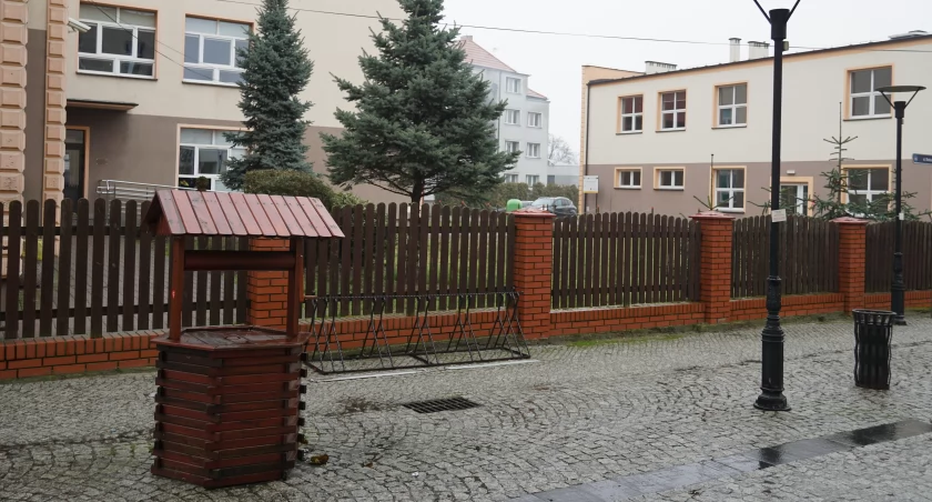 Zdrój stanie w miejscu, w którym obecnie znajduje się drewniana studzienka fot. Karol Gapiński