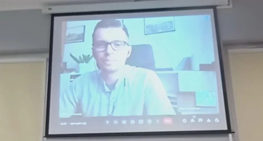 Współwłaściciel Kursu na Dziecko Michał Poczmański zdalnie uczestniczył w posiedzeniu komisji źródło: https://janowiecwlkp.tv-polska.eu
