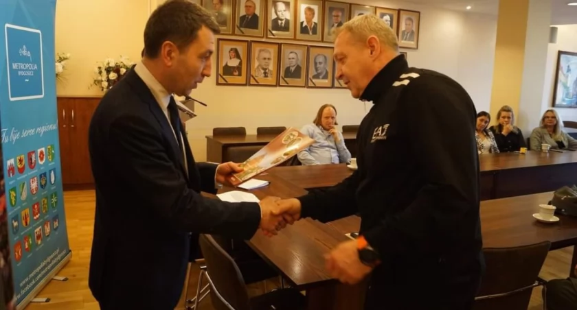 MLKS Orzeł Kcynia pozyskał dotację z budżetu gminy na prowadzenie sekcji piłki nożnej i judo w 2024 roku. Uroczyste podpisywanie umów miało miejsce pod koniec stycznia; foto: Ewa Hałas