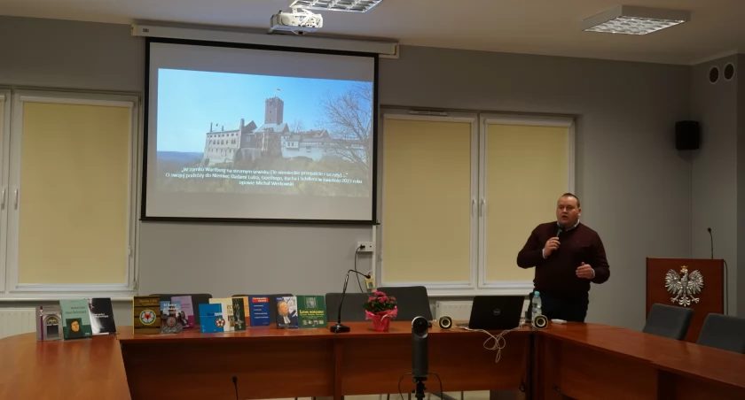 Pierwszym prelegentem cyklu bibliotecznych spotkań podróżniczych był Michał Werkowski fot. Justyna Kulpińska