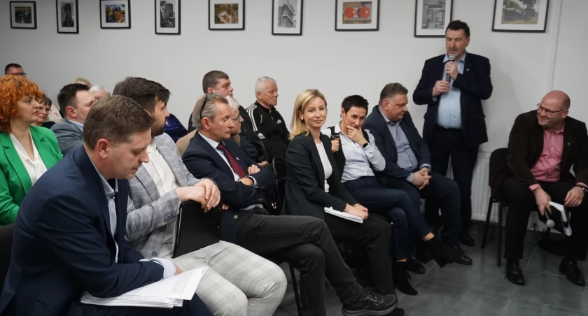 Starosta żniński Zbigniew Jaszczuk publicznie zapowiedział, że nie zamierza wyłożyć ani złotówki z budżetu powiatu na usunięcie odpadów w Janowcu Wlkp. Poczeka na program rządowy. fot. Justyna Kulpińska