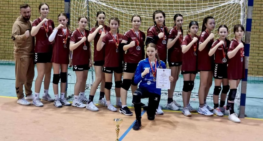 Srebrne medalistki - uczennice SP im. Jana Czochralskiego w Kcyni fot. Ewa Hałas