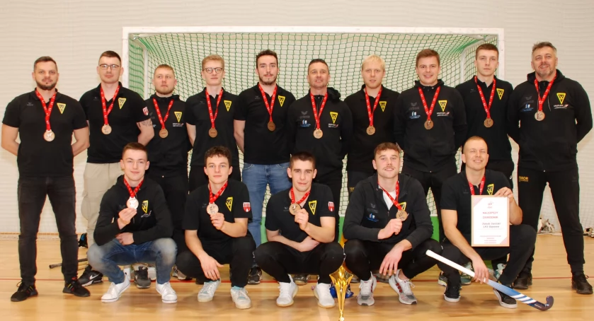 Od lewej stoją: Trener Maciej Wrzesiński, Robert Gruszczyński, Rafał Młody, Jakub Mroziński, Jerzy Wiśniewski, trener wspomagający Jacek Krupiński, Jan Nyka, Mateusz Mazany, Paweł Antoniewicz, kierownik drużyny Leszek Kranz. Na dole od lewej: Joachim Mazur, Jan Sytek, Korneliusz Nitka, Dawid Wróbel, Jakub Janicki.