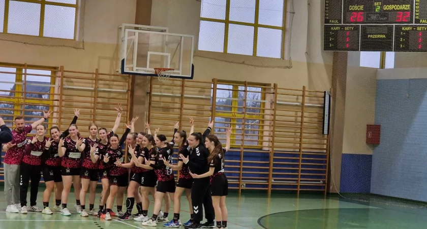 Szczypiornistki z Kcyni pokonały na hali w Paterku MKS Silesia Świebodzice 32:26; fot: Paweł Szczepański