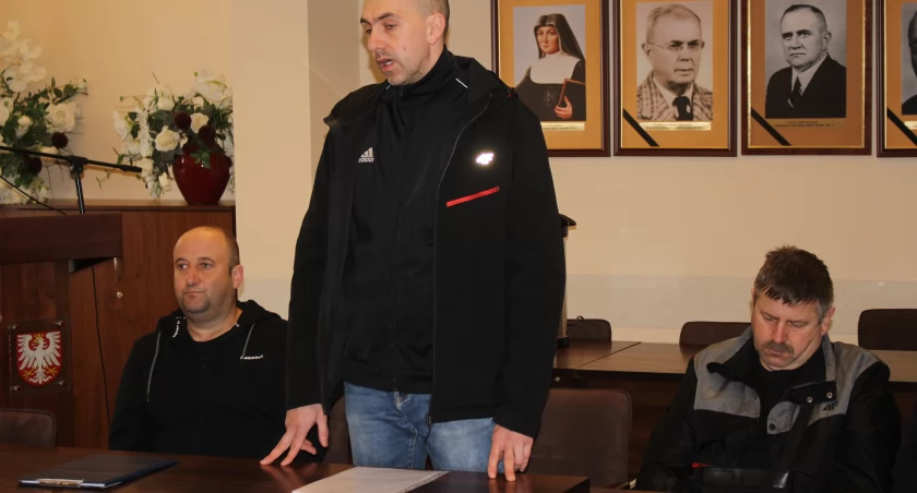 Tomasz Bagnerowski i Tomaz Czopek przedstawili żądania rolników. Poprosili o umorzenie pierwszej raty podatku rolnego fot. Cezary Kucharski