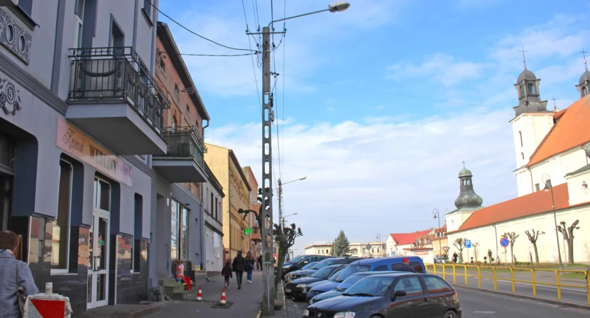 Uliczne oświetlenie generuje wysokie koszty opłat za energię elektryczną. Na razie ich redukcji nie będzie. fot. Cezary Kucharski