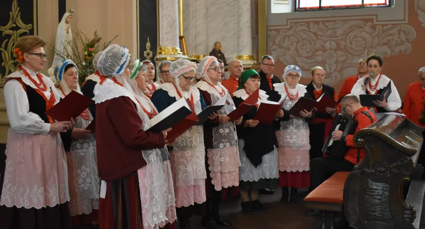 Wspólny koncert pasyjny Zespołu Pałuki i Chóru Akatyst, fot Ewa Hałas