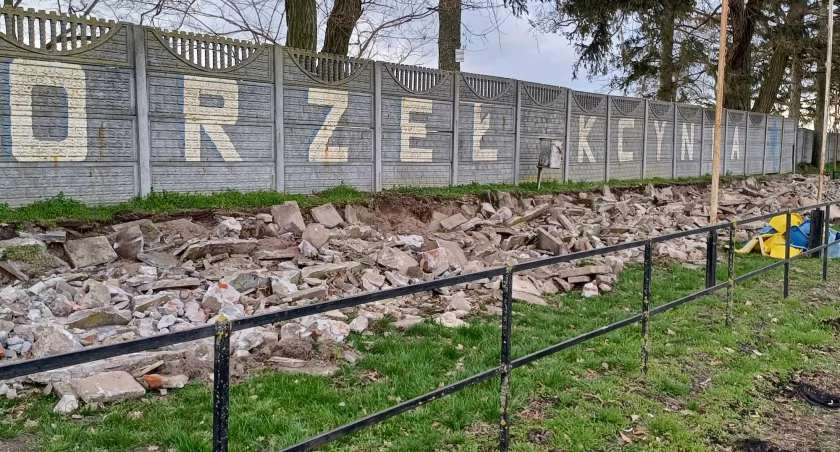 Modernizacja stadionu przy ul Poznańskiej w Kcyni rozpoczęta. 