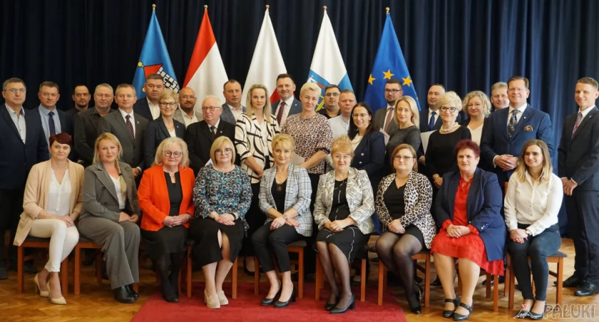 Sołtysi gminy Żnin z odznakami przyznanymi przez marszałka województwa kujawsko-pomorskiego fot. Karol Gapiński