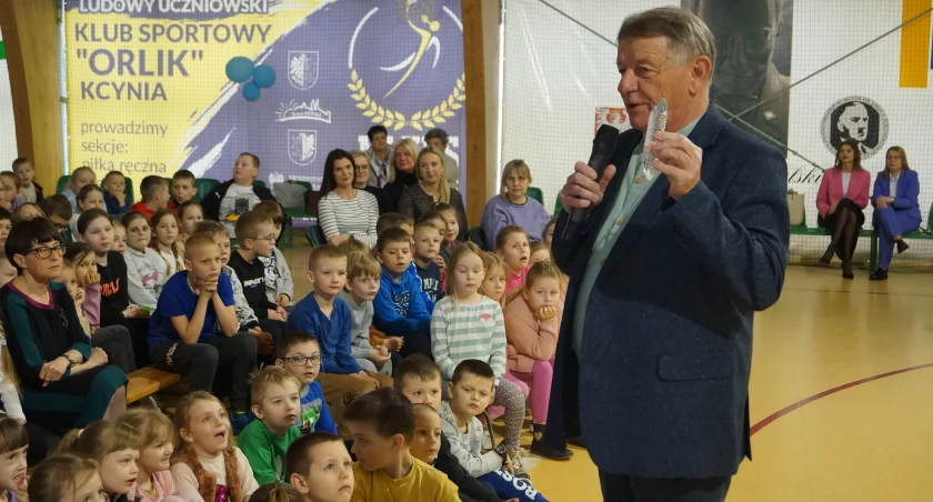 Wieloletni dyrektor SP w Kcyni opowiadał o odkryciu prof. Jana Czochralskiego fot. Ewa Hałas