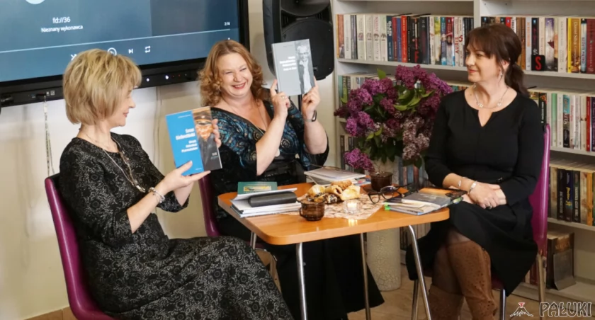Poetycką twórczość Barbary Filipiak podziwiano w rogowskiej bibliotece fot. Justyna Kulpińska