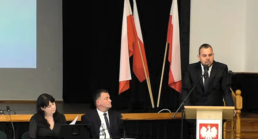 Nowy przewodniczący Rady Gminy Rogowo Robert Wódczak źródło: YouTube