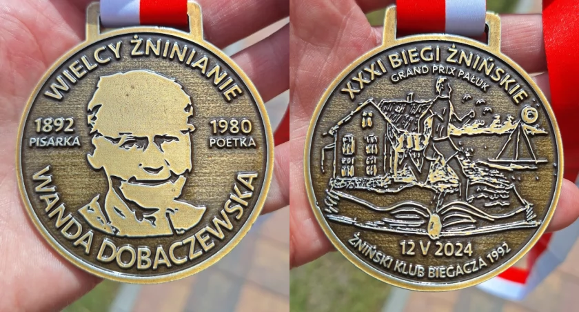 Awers i rewers medalu pamiątkowego przygotowanego na Biegi Żnińskie