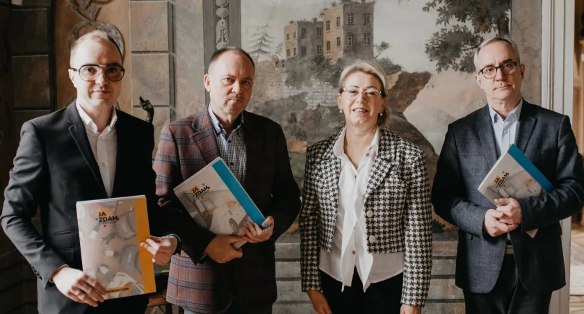Pałac w Lubostroniu był miejscem podpisania w marcu umowy partnerskiej w sprawie utworzenia tam Dziennego Domu Pobytu fot. Karolina Malak