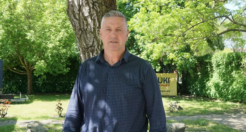 Elektrownia słoneczna powstanie na polu, które wydzierżawi inwestorowi sołtys Młodocina, Grzegorz Potempa fot. Karol Gapiński