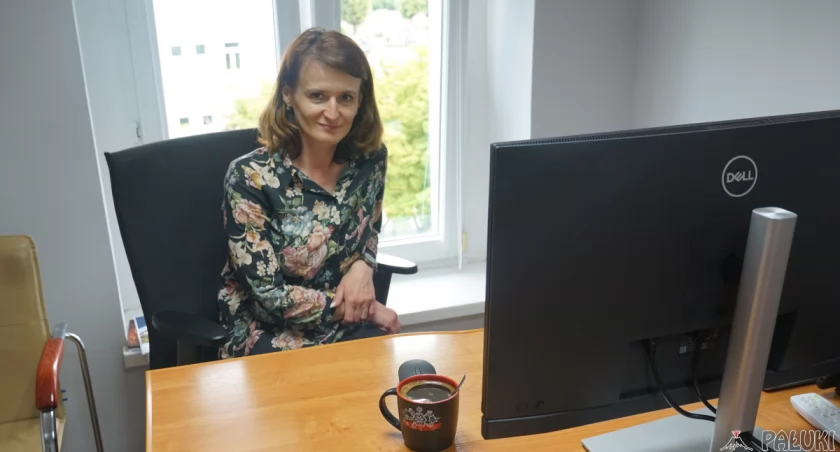 Monika Andruszkiewicz od poniedziałku pracuje w nowym gabinecie, w sąsiednim gmachu. Opuściła wydział promocji i rozwoju lokalnego w Starostwie Powiatowym i została dyrektorką wydziału kultury, sportu, turystyki i promocji gminy w Urzędzie Miejskim w Żninie. fot. Karol Gapiński