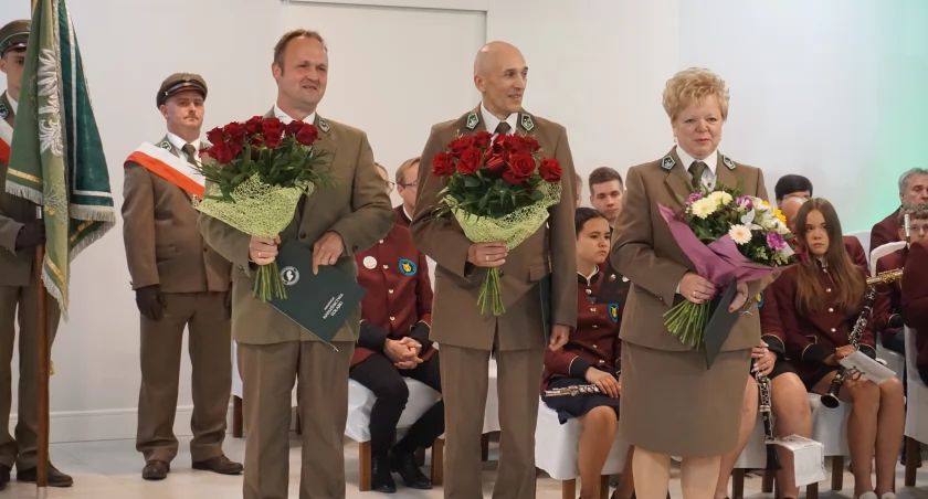 Wyróżnieni pracownicy Nadleśnictwa Gołąbki: (od lewej) Jacek Piskorski, Jarosław Dłutkowski i Halina Żuk fot. Justyna Kulpińska