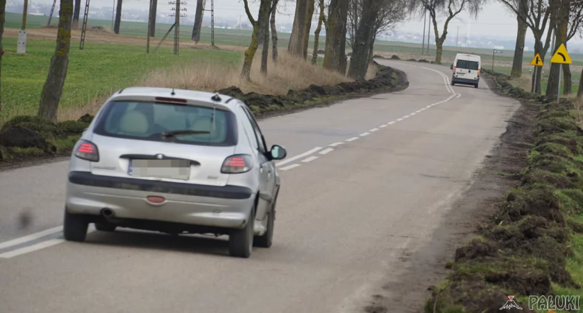 Na zdjęciu droga powiatowa między Żninem a Janowcem Wielkopolskim, która jest remontowana sukcesywnie od dłuższego czasu. 12 czerwca będzie zamknięty dla ruchu odcinek między Cerekwicą a Uścikowem. fot. Karol Gapiński