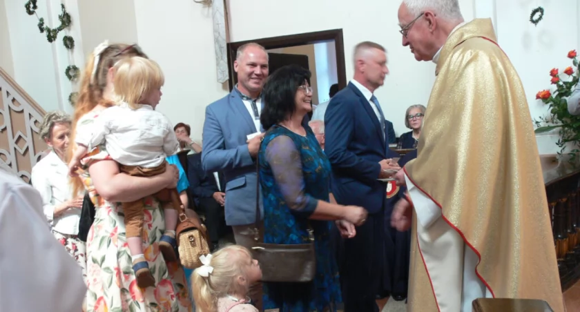 Życzenia składały całe rodziny. Starsi i najmłodsi. fot. Grzegorz Berdysz