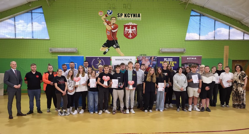 Uczestnicy X, jubileuszowej edycji powiatowego konkursu pierwszej pomocy fot. Ewa Hałas