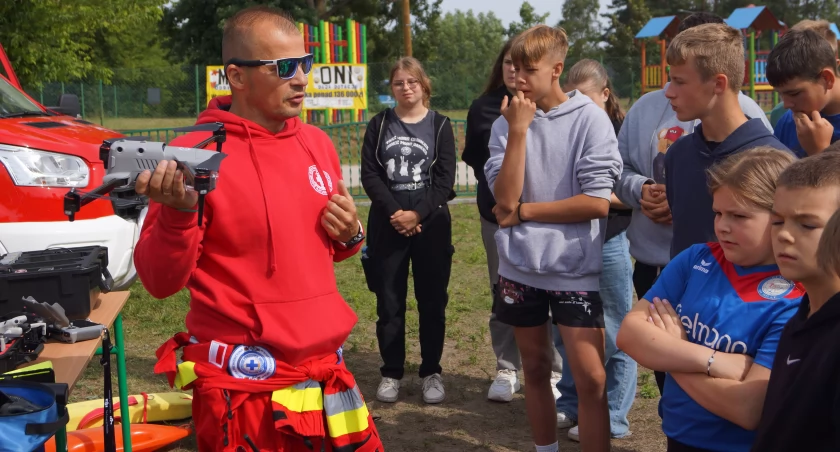 Ratownicy WOPR mieli pełne ręce roboty podczas Festynu Bezpieczne Wakacje w Laskownicy (fot. Ewa Hałas) 
