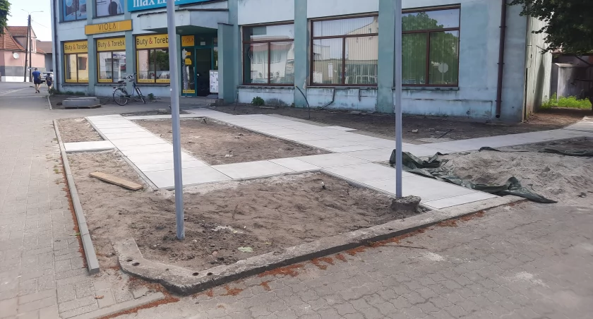 Prace przy skwerze cały czas trwają fot. Justyna Kulpińska