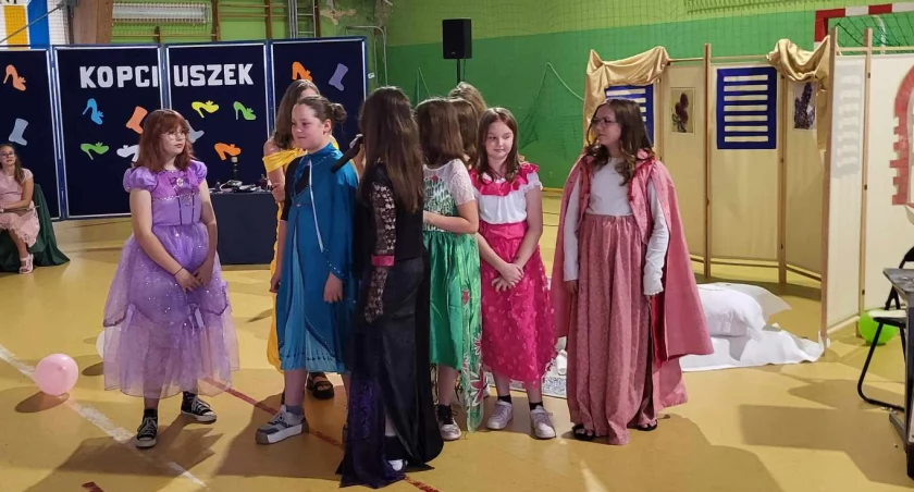 Szkolne Koło Teatralne wystawiło Kopciuszka na miarę XXI wieku fot. Ewa Hałas