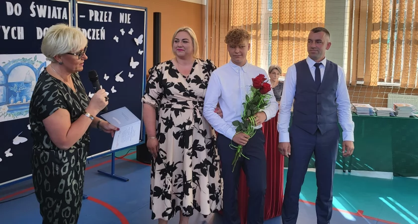 Absolwent roku 2023/2024 w SP Kcynia, laureat Nagrody Burmistrza Kcyni Nikodem Czechowski (fot E.Hałas) 