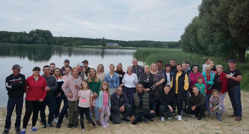 Uczestnicy sobotniego spotkania nad Jeziorem Sadłogoskim fot. Karol Gapiński