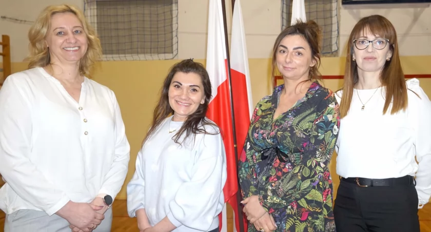 Sołectwo Barcin Wieś ma powody do radości, bo wkrótce doczeka się nowej świetlicy wiejskiej w Julianowie. Na zdjęciu Justyna Lewandowska, Angelika Rucińska, Ewelina Kwiatkowska - część Rady Sołeckiej oraz sołtyska Sylwia Czapla. Skład rady uzupełniają nieobecni na zdjęciu Renata Drabik-Harwozińska oraz Jacek Staszak. fot. Karol Gapiński