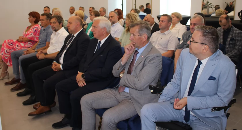 Szubińscy radni podjęli uchwały o udzieleniu burmistrzowi Mariuszowi Piotrkowskiemu wotum zaufania oraz absolutorium. fot. Cezary Kucharski