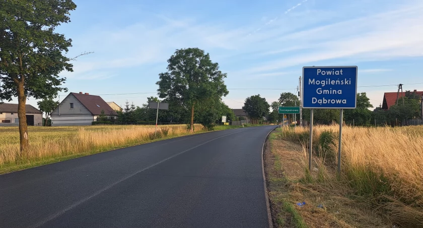 Tak gładkiej nawierzchni w Szczepanowie nie pamiętają najstarsi użytkownicy drogi wojewódzkiej między Barcinem a Mogilnem fot. Karol Gapiński