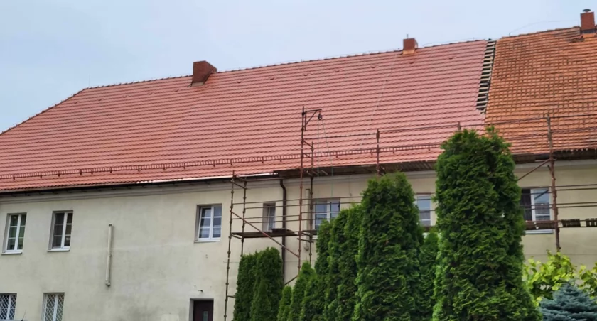 Zakończyły się prace nad dachem kcyńskiego klasztoru, etap finansowany z Rządowego Programu Odbudowy Zabytków (for. Ewa Hałas) 