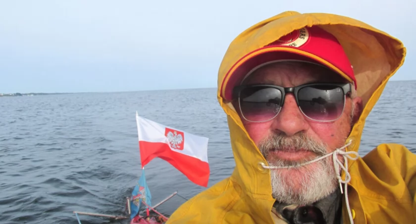 Lato na Bałtyku to niekoniecznie upał i opalanie się w słońcu. Leszek Dolaciński błogosławił swoją przezorność, że zabrał kilka koszul i dwie rewelacyjne kurtki przeciwdeszczowe. Okazały się niezwykle potrzebne fot. z archiwum Leszka Dolacińskiego